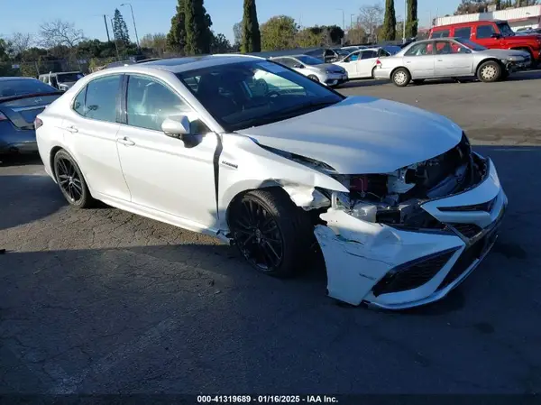 4T1K31AK8MU563765 2021 TOYOTA CAMRY - Image 1