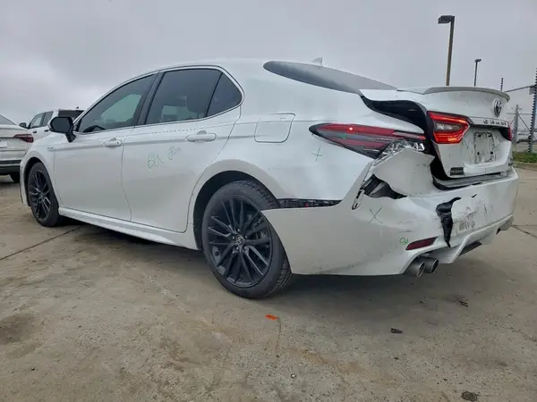 4T1K31AK8MU563829 2021 TOYOTA CAMRY - Image 2