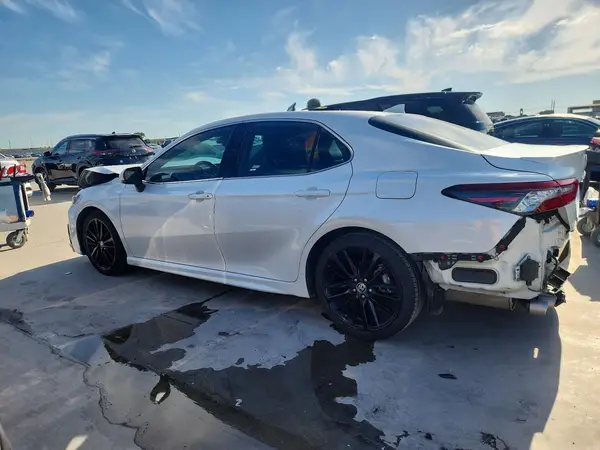 4T1K31AK8NU595097 2022 TOYOTA CAMRY - Image 2