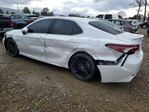 4T1K31AK9NU582679 2022 TOYOTA CAMRY - Image 2