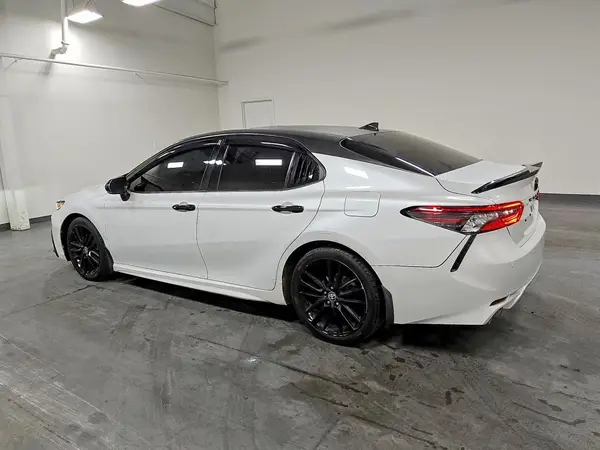 4T1K31AK9NU596775 2022 TOYOTA CAMRY - Image 2