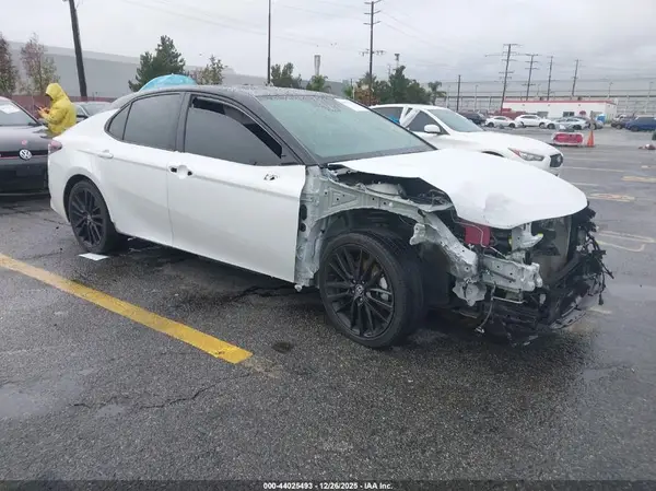 4T1K31AKXNU037610 2022 TOYOTA CAMRY - Image 1