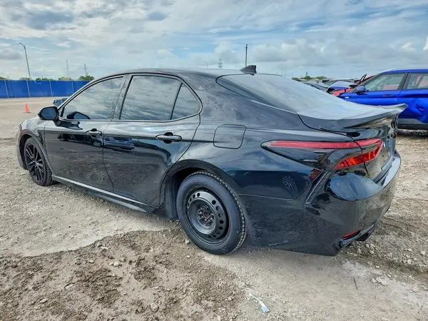 4T1K61AK0MU422437 2021 TOYOTA CAMRY - Image 2