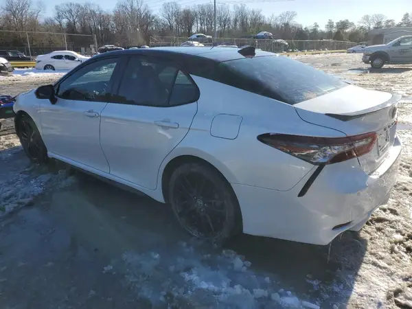 4T1K61AK0NU003845 2022 TOYOTA CAMRY - Image 2