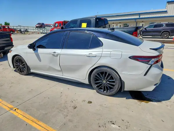 4T1K61AK0NU010956 2022 TOYOTA CAMRY - Image 2