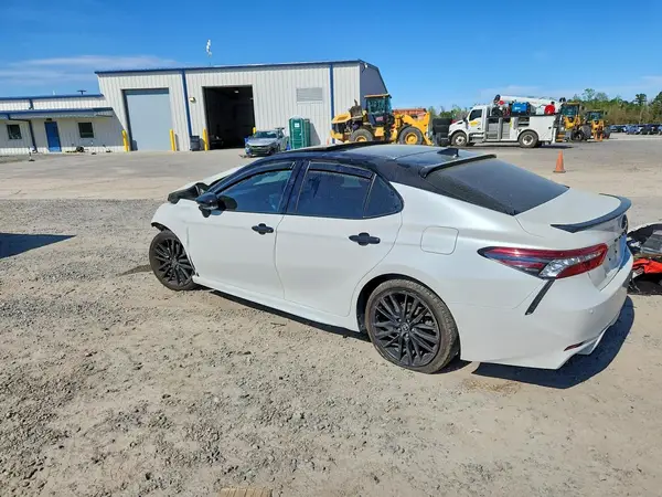 4T1K61AK0NU015722 2022 TOYOTA CAMRY - Image 2