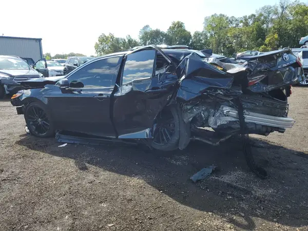 4T1K61AK0NU052687 2022 TOYOTA CAMRY - Image 2
