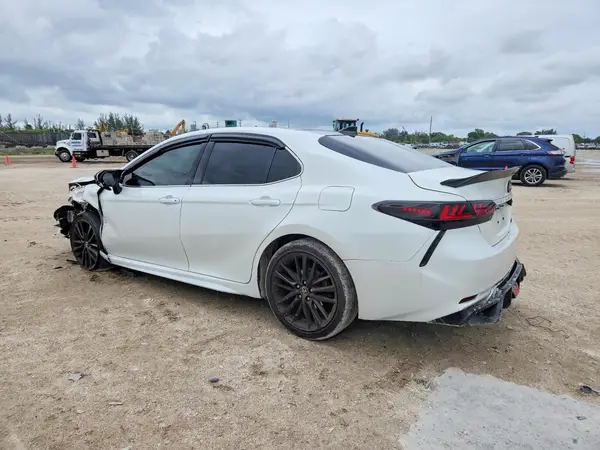 4T1K61AK0NU499035 2022 TOYOTA CAMRY - Image 2