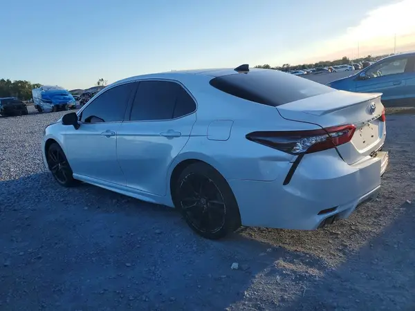 4T1K61AK0NU699073 2022 TOYOTA CAMRY - Image 2