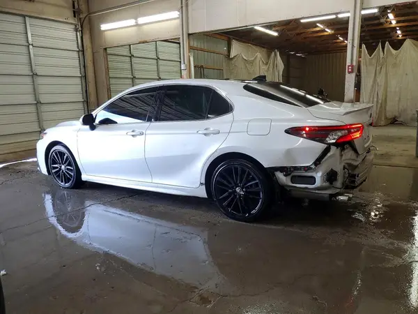 4T1K61AK0NU700142 2022 TOYOTA CAMRY - Image 2