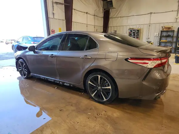 4T1K61AK1LU924596 2020 TOYOTA CAMRY - Image 2
