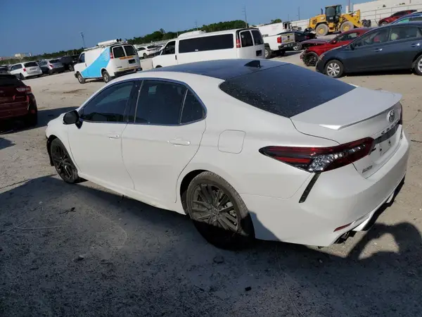 4T1K61AK1MU554008 2021 TOYOTA CAMRY - Image 2