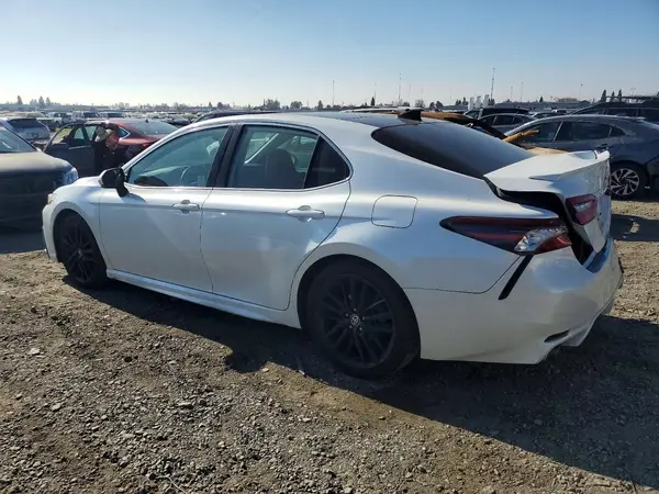 4T1K61AK1MU559385 2021 TOYOTA CAMRY - Image 2
