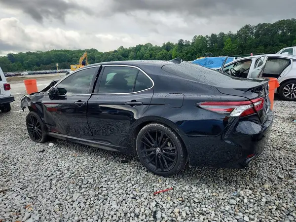 4T1K61AK1MU570418 2021 TOYOTA CAMRY - Image 2