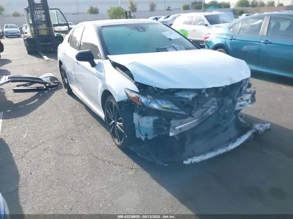 4T1K61AK1MU585677 2021 TOYOTA CAMRY - Image 1