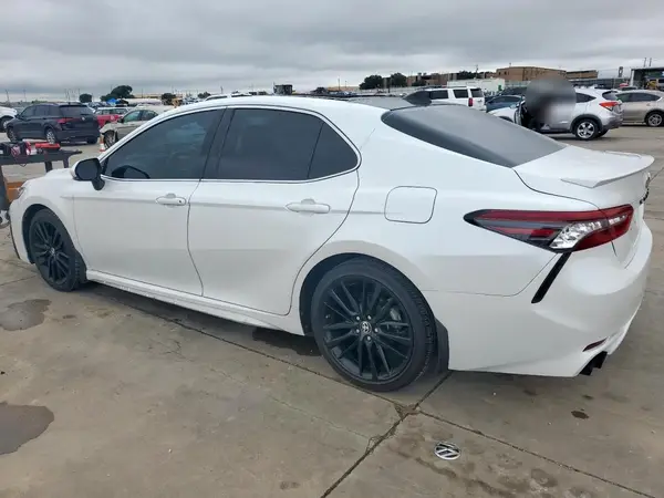 4T1K61AK1MU588076 2021 TOYOTA CAMRY - Image 2