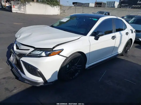 4T1K61AK1NU010304 2022 TOYOTA CAMRY - Image 2