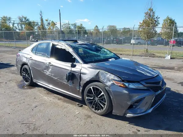 4T1K61AK1NU018239 2022 TOYOTA CAMRY - Image 1