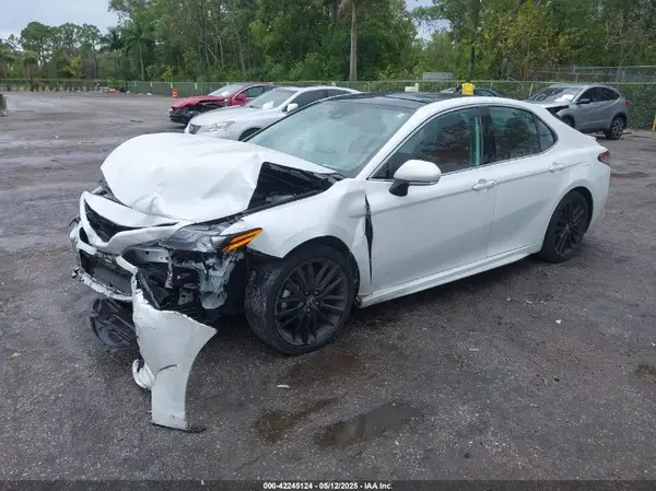 4T1K61AK1NU032335 2022 TOYOTA CAMRY - Image 2