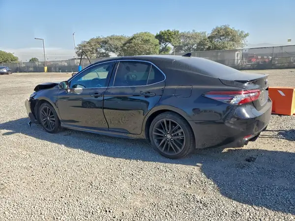 4T1K61AK1NU063813 2022 TOYOTA CAMRY - Image 2