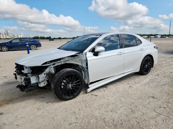 4T1K61AK2MU531580 2021 TOYOTA CAMRY - Image 1