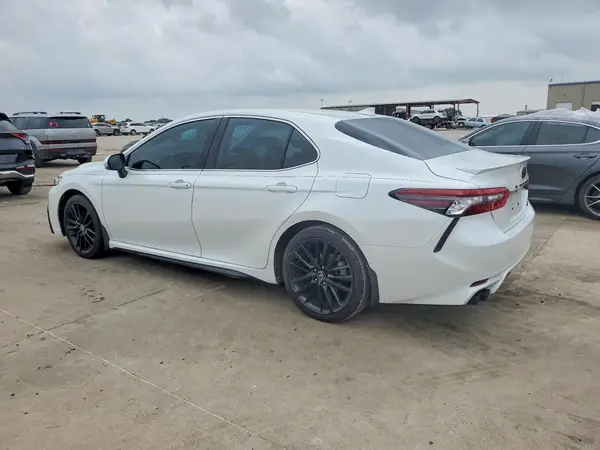 4T1K61AK2MU541557 2021 TOYOTA CAMRY - Image 2