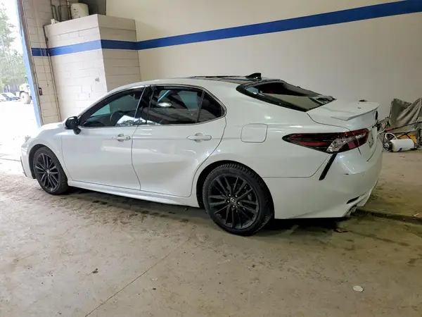 4T1K61AK2MU607654 2021 TOYOTA CAMRY - Image 2