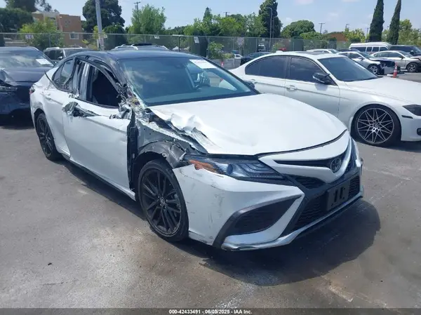 4T1K61AK2NU022994 2022 TOYOTA CAMRY - Image 1
