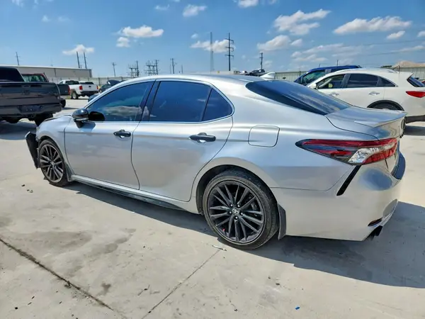4T1K61AK2NU717475 2022 TOYOTA CAMRY - Image 2