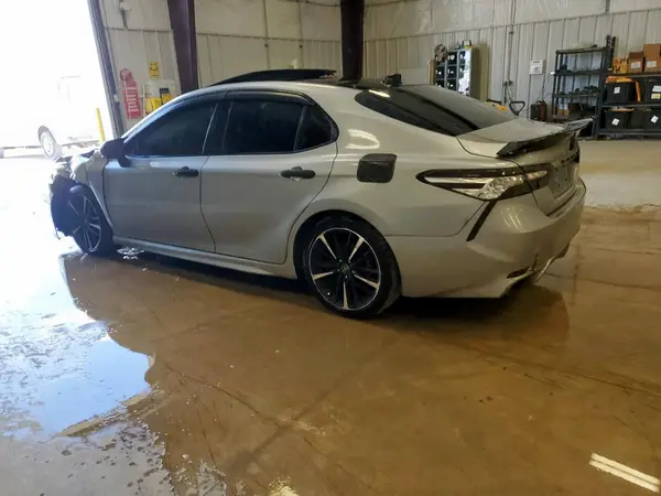 4T1K61AK3LU318670 2020 TOYOTA CAMRY - Image 2