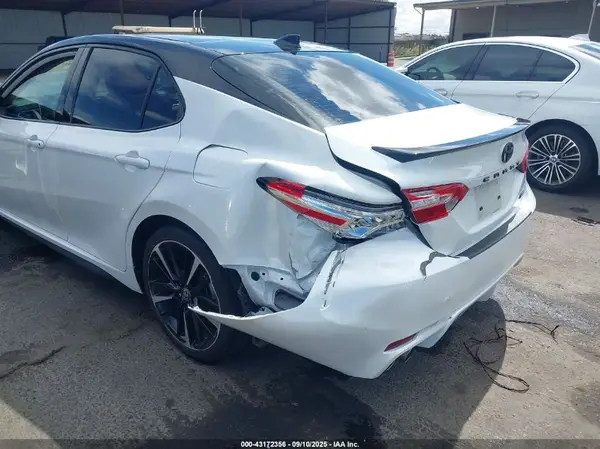 2020 TOYOTA CAMRY auction photo 6