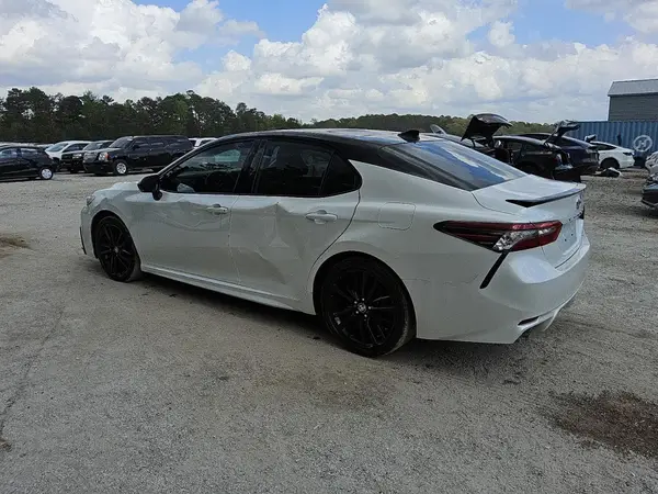 4T1K61AK3MU465492 2021 TOYOTA CAMRY - Image 2