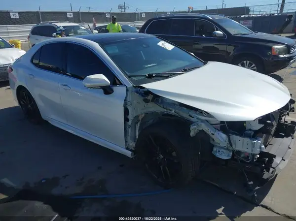 4T1K61AK3MU560957 2021 TOYOTA CAMRY - Image 1