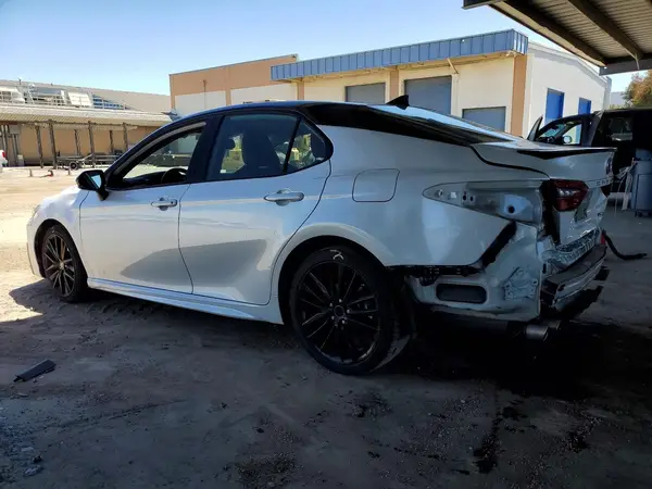 4T1K61AK3NU038704 2022 TOYOTA CAMRY - Image 2