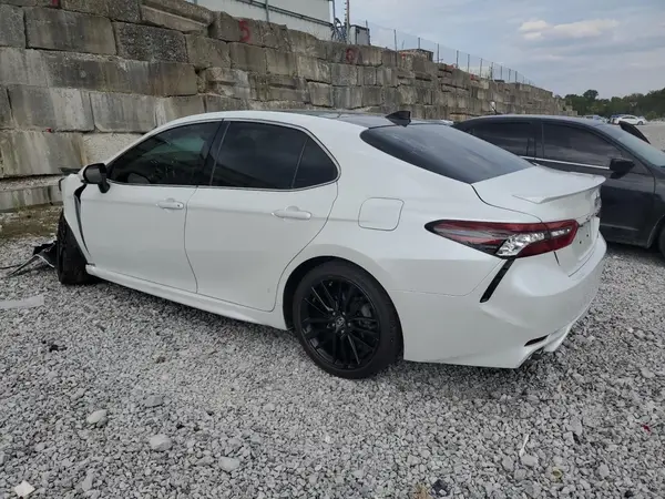 4T1K61AK3NU498803 2022 TOYOTA CAMRY - Image 2