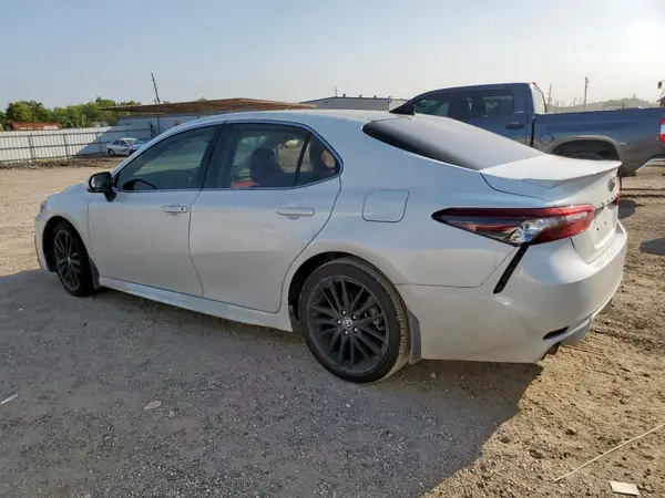 4T1K61AK4MU589660 2021 TOYOTA CAMRY - Image 2