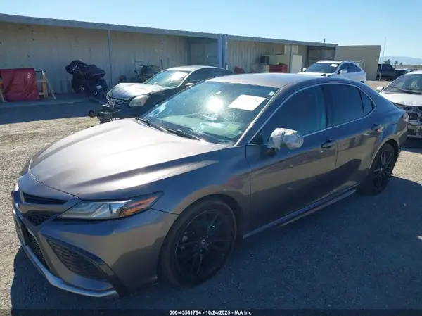 4T1K61AK4MU608143 2021 TOYOTA CAMRY - Image 2