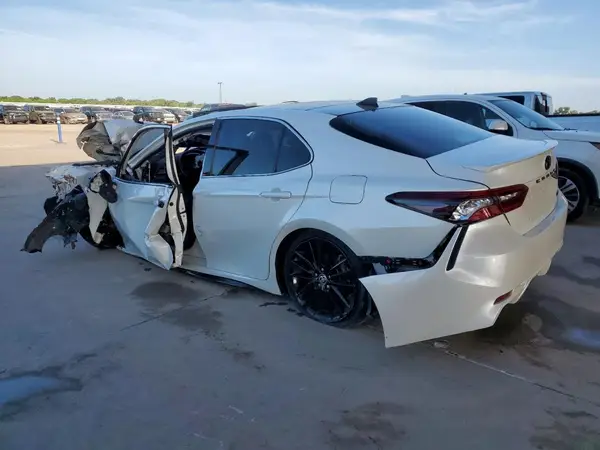 4T1K61AK4NU017456 2022 TOYOTA CAMRY - Image 2