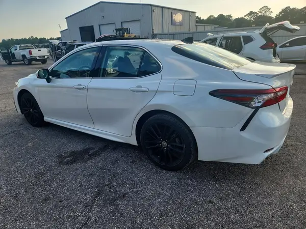 4T1K61AK4NU021085 2022 TOYOTA CAMRY - Image 2