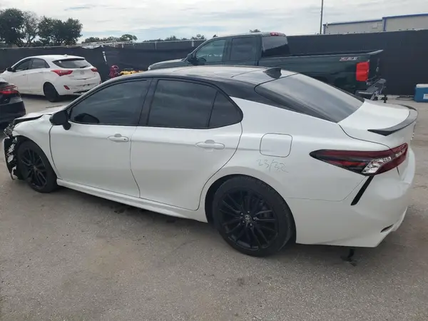 4T1K61AK4NU073817 2022 TOYOTA CAMRY - Image 2