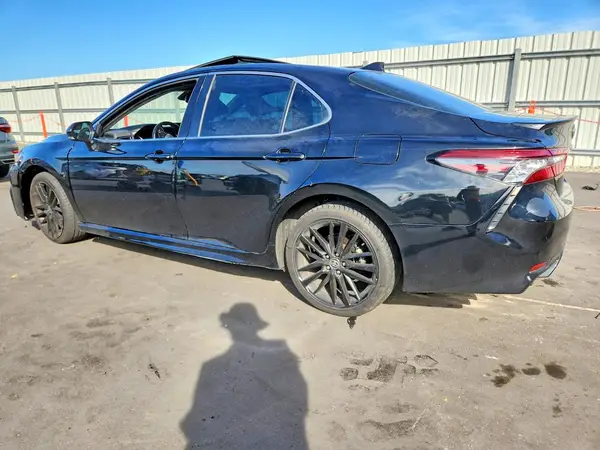 4T1K61AK4NU619581 2022 TOYOTA CAMRY - Image 2