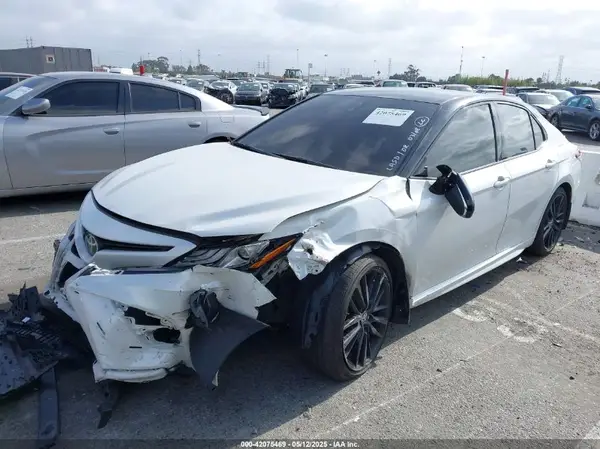 4T1K61AK5MU417377 2021 TOYOTA CAMRY - Image 2