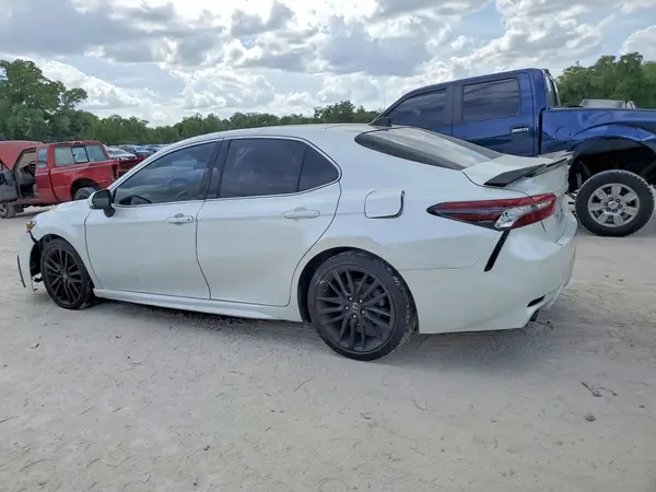 4T1K61AK5MU559096 2021 TOYOTA CAMRY - Image 2