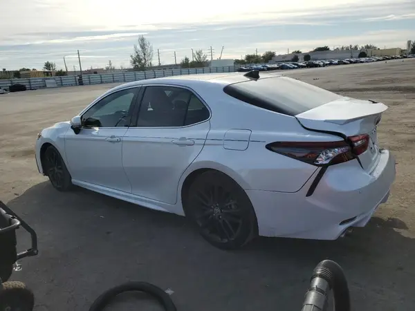 4T1K61AK5MU602433 2021 TOYOTA CAMRY - Image 2