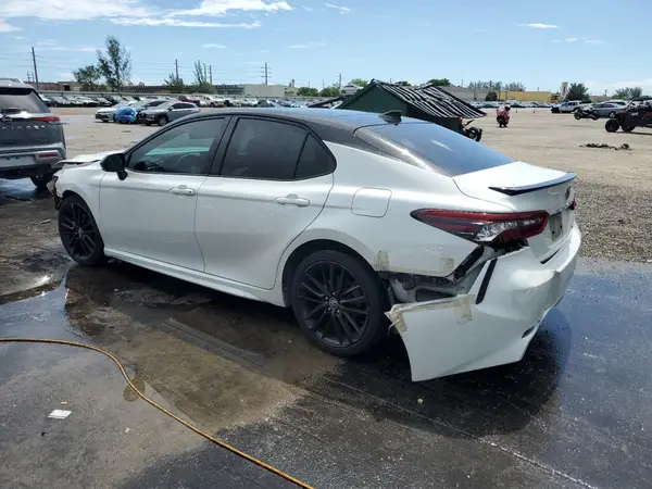 4T1K61AK5NU001881 2022 TOYOTA CAMRY - Image 2