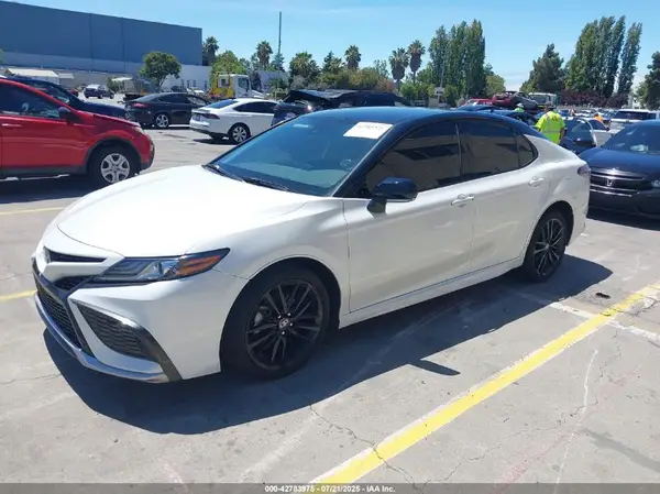 4T1K61AK5NU007230 2022 TOYOTA CAMRY - Image 2