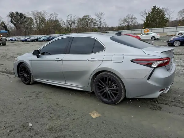 4T1K61AK5NU023928 2022 TOYOTA CAMRY - Image 2