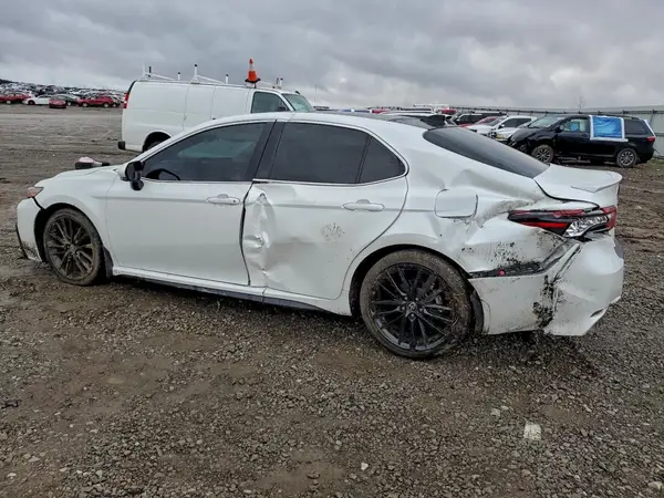 4T1K61AK5NU024951 2022 TOYOTA CAMRY - Image 2