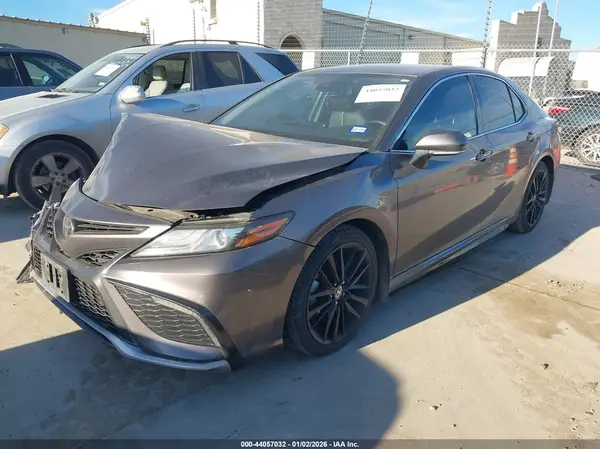 4T1K61AK5NU028370 2022 TOYOTA CAMRY - Image 2