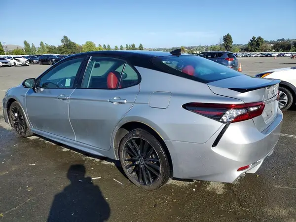 4T1K61AK5NU028904 2022 TOYOTA CAMRY - Image 2